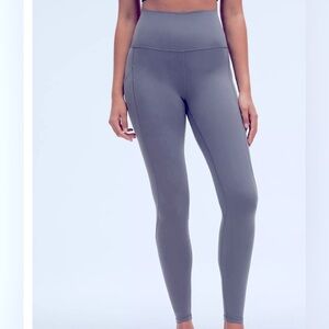 Lululemon Athletica Gray Activewear with reflectors and side pockets